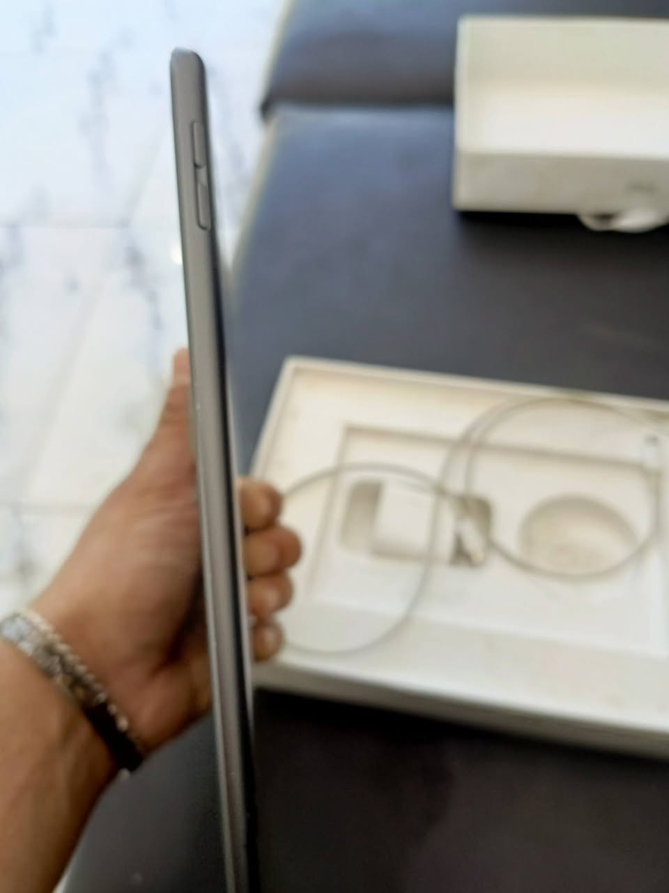 السلام عليكم 
ايباد 9 البيع 
ذاكره 65 نضافه الجهاز 95بطاريه قبل ٣اشهر 92 
سعره 240 بي مجال حق الجيه متواجد وتساب 
*********** مكاني بغداد حي اور
