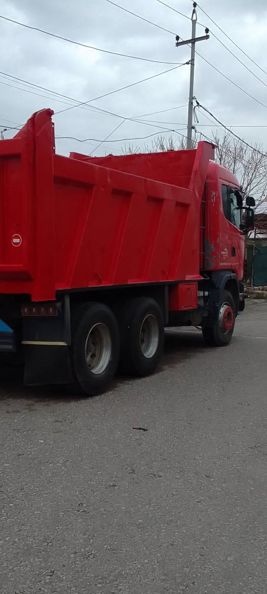 اسكانيا للبيع/***********كورك
***********

 موديل 2000 فول 

تبريد ريتايدر شاسي بلاد طويل تخم تايرجديد/مجموعه هوائي
