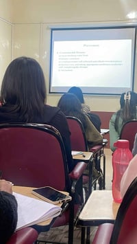 ✨ فرصة للتميز والنجاح ✨ إعلان تسجيل دروس 🌟 بدء التسجيل للصفوف المنتهية...
