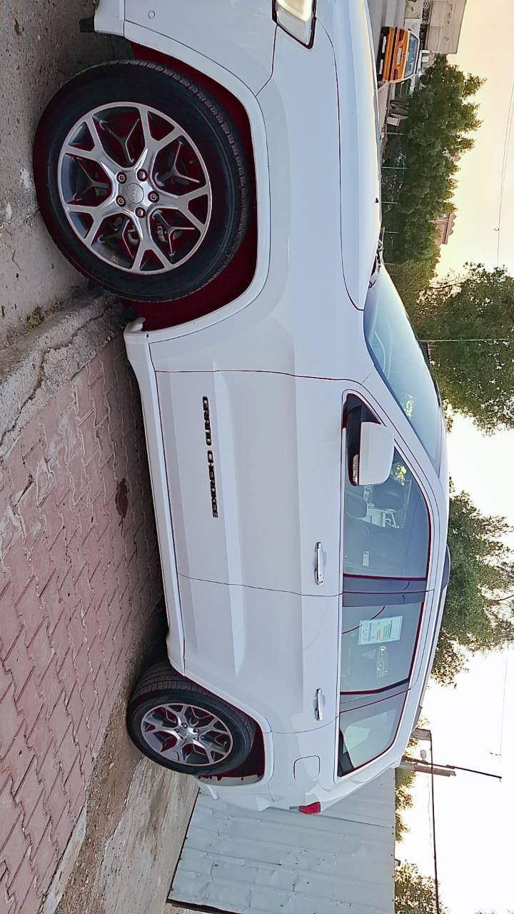 سلام عليكم جيب 2020 خليجي
كراند شيروكي فه📍  اوفر لاند 
السعر ابلاش جوه السوك 265
 
 
اعله موصفات
جكات 
ورقم مميز سليمانيه بسمي الجديد 
السعر 265

 
الموديل : 2020 . (خليجي) . 
المحرك : V6.  3.6L .
العداد:78 الف m  

سياره جديده بمعنى الكلمه 
* المواصفات : داخل مشمشي    . . 
* نقطة عمياء .
* دفع رباعي 4x4 . 
* فرش المقاعد من الجلد . 
* المقاعد الأمامية كهربائية .
* ذاكرة لحفظ وضعيات الجلوس . 
* المقاعد الأمامية وخلفيه مع تدفئة . + تبريد 
* ويل قياس 20 انج 
* مقود السائق كهربائي . 
* تدفئة ستيرن . 
* سقف بانوراما .
* شاشه 8.4 انج .
* نظام الملاحة (GPS) . 
* نظام خاص للطرق الوعرة . 
* مصابيح امامية زنون . 
* المصابيح الأمامية مع LED لايت . 
* كشافات الضباب زنون . 
.* تشغيل عن بعد .
* صندوق كهربائي .
*  حساسات أمامية . 
*  حساسات خلفية .
* كاميرا خلفية .
* بخاخ ماء لتنظيف المصابيح الامامية .
* مرايا بخاصية التعتيم الذاتي . 
* مرايا جانبية قابلة للطي كهربائيا . 
* بلوتوث تلفون . 
* محدد سرعة . 
* نظام تشغيل واطفاء اوتماتيكي للمحرك للتوفير من صرف الوقود .
مكاني بغداد📍
بيها حادث طخات قطعتين راسلني واتساب ادزلك صور والسونار وتدلل 
للتواصل او الاستفسار

 ***********
