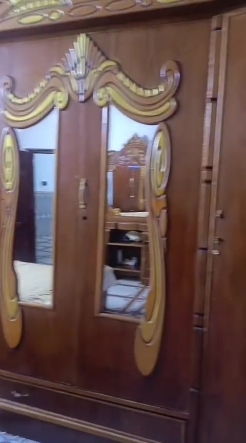 غرفه نوم كبيره درجه اولى شرط نضيفه واحد ع واحد مو عايزها غير جامات ثنين بنص سعرها 700وبيها مجال ***********
