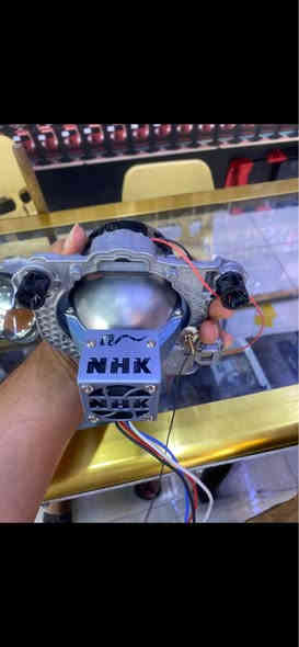 عندي عدسات زنون. كلش قويات جنت شادهن علا النتره وفتحتهن 
ماخذهن ب450الف اصيرن علا كل سيارات لبسهن عدسات 
رايدهن ب300وبيهن مجال 
وبينه عين شيطان هم ما شلتهن شادهن ب50الف
عنواني بصره 
*********** Singapore
