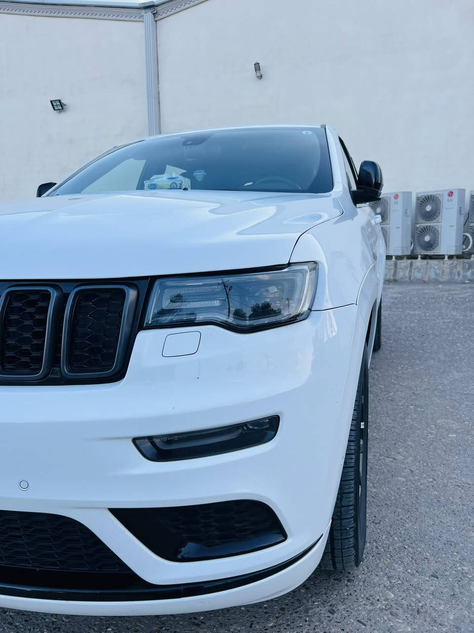 جيب فئة:    S
موديل:     2021

مكينة:     V6 3.6

خليجي وكالة هارلم 

سيارة نظيفة جدا ع وضعية الشركة

مكفوله كفاله عامه عدا  صبغ نص قبق الجنطه بدون دواخل والسونار مرفق في المنشور 

المواصفــات :

بانورامـــا

رادار جانبـي نقطة عميـاء رادار خلفـي

كشن حار بارد 

كشنات جلد كنتارة احمر واسود بلادي

ستيرن هيتـر + كهرباء

نظام توقف اوتـو ستوب

حساسـات امامي خلفي

صندوك كهربائـي

سماعات سستم صـوت

دمام بالصنـدوك

بصمة و تشغيل عن بعـد

كيج الكترونـي

نظام متعدد اوتو للطرق

مري قلاب وشفط

ماشية 48 الف كم

السعر 335 وبيها مجال بسيط للشراي 

 مكان السيارة:صلاح الدين قضاء الضلوعية

للاستفسار الاتصال ع الرقم:***********
