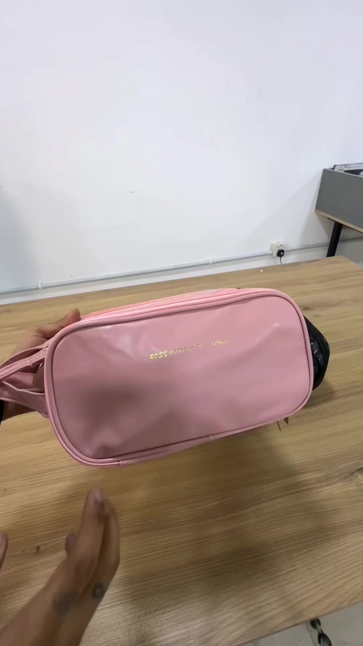 🔥 شنطة مكياج مرتبة وأنيقة 🔥
تعبانة من اللخبطة داخل الشنطة؟ 😩
كلشي ضايع وما تعرفين وينه؟
✨ الحل هنا!
شنطة مكياج تخلي كل أغراضج مرتبة ومرتاحة 💄👜
✔ حجم حلو ويشيل كلشي
✔ خامة قوية وتعيش وياج
✔ شكلها كلش أنيق
✔ متوفرة بألوان حلوة (وردي – أسود – بيج)
🔥 تنفع للسفر وللاستخدام اليومي
🔥 خفيفة وسهلة الحمل
💰 السعر: ()
🚚 توصيل لكل المحافظات
📩 للحجز راسلينا خاص أو واتساب


**إذا كنت صاحب هذا الإعلان وتريد حذفه لأي سبب، رجاءا أرسل رسالة إلى الدعم الفني**