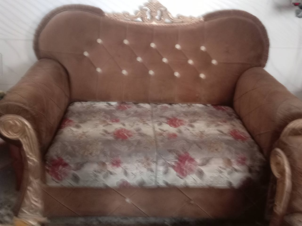 تخم للبيع ٢ كبار ٢كراسي ١ وسط الرقم *********** العنوان الشعب حي سومر واتساب فقط
