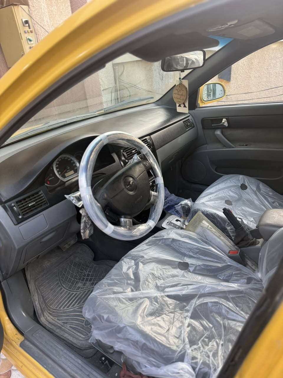 السلام عليكم اوبترا 2011رقم بغداد بأسمي تحويل ثاني يوم مصفرة هيئة وغرامات السيارة مصبوغة عام للجمالية مبدل بيها جاملغات امامية وضربة بالصندوق بس راجع نفسة بلادي بدون دواخل الرقم ***********
‏السعر 65 وبيها مجال قليل ممتواجد ع الفيس 
متوفر واتساب 
المكان بغداد البياع شرطة الخامسة
