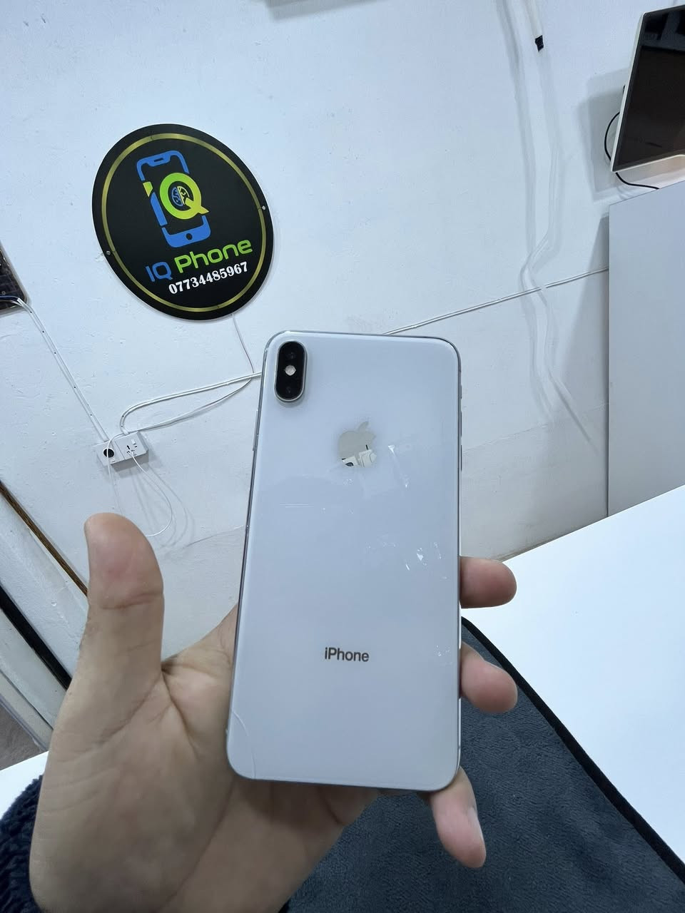 ايفون اكس ماكس ذاكرة 64 جهاز ضمان عشر ايام مبدل فقط بطاريه كلشي بيه شغال مابيه اي خلل بيه فطر بسيط بلضهر موضح موجود توصيل كل العراق *********** IQPHONE
