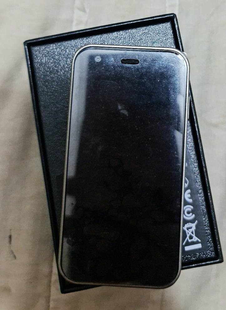 للبيع موبايل جديد سويس جديد SX 15 شبيه الايفون 16 برو ماكس لون تيتانيوم 
جهاز فول مواصفات مليان لمس مع كامل ملحقاتة لزكة شاشة وكيبل تايب سي وكفر  نظام اندرويد 8
ذاكرة 16 كيكة رام 2
كامرة خلفية وامامية
يدعم شحن سريع  تايب سي
يدعم تسجيل مكالمات
دبل سيم كارت و رام
واي فاي وبلوتوث باقي التفاصيل كاملة
جهاز جديد غير مستخدم
سعرة عل خاص وهذا رقمي ***********
عنواني كربلاء كربلاء, العراق
