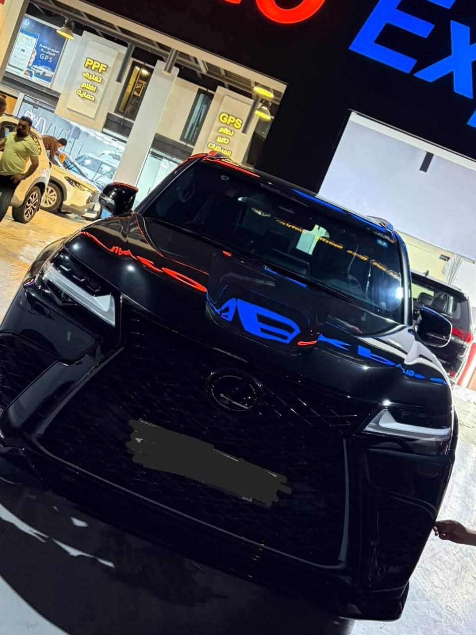 لكزز 2025
Lx 700h 
ماشية 7000km
مغلفه ppf 
F sport وكالة ساز 

افول شي بكل الللكزز
السعر 235 مليون وبيها مجال بسيط
للأتصال:***********

