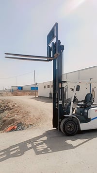 لبيع شوكيه 2016 محرك ازوزه 3طن ثلاثه حركاك السعر 100  07813515199