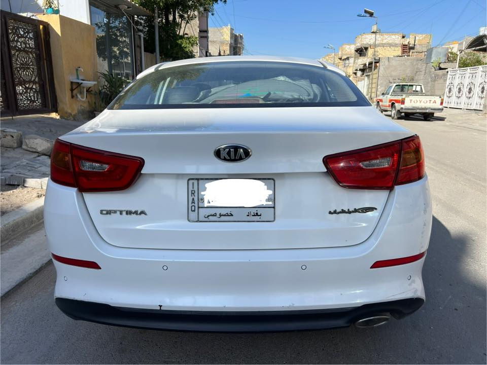 كيا أوبتما خليجية موديل ١٤ شكل ١٥
السيارة أستيراد الشركة الدولية للسيارات 🇮🇶
اللون أبيض صدفي أبو الشذرة 💎 
السيارة ماشية ١٦٥ الف 
السيارة محرك ٢٠٠٠ دوش المرغوب
السيارة مال بيت وخير من الله قوية بشكل بس مهمولة
مواصفات السيارة عادية مال الشركة الدولية معروفة ⬇️
سويج وليس بصمة
مري كهربائي 
جام السايق فقط اوتماتيك 
تبريد قطعتين بيانو 
تشغيل عن بعد 
حساس أمامي وخلفي
لد نهاري
Abs
ايرباكات سليمة 
داخل مطعم بصاج 
السيارة بيها حادث مثل ما موضح بالصور ومرفقة الصور مالته بالمنشور حادث سطحي على اث تضرر خشم البنيد وجاملغ بدلته ودعامية 
وبيها جاملغ امامي جه عكس السايق بارد فقط
والهلال مال جاملغ الخلفي بيه نگدة مال بايسكل باقيه على حطتها
والقمارة فوك باب السايق بيها فعصة خفيفة باقيه على حطتها
والسيارة موديل ١٤ مو جديدة ف طبيعي تكون بيها شخوط وهل امور
السيارة معتازة بعض الامور لان مهمولة محتاجة هل امور ⬇️
صبغ (ربع البنيد+جاملغ امامي جهه السايق+دعامية امامية)
ومعتازة ادامة لمنظومة احتراق + دسكات + اللد الامامي يرمش يرادله كتف
مكان السيارة بغداد الكرخ 
سعرها ١٣٥ ورقة 
***********
