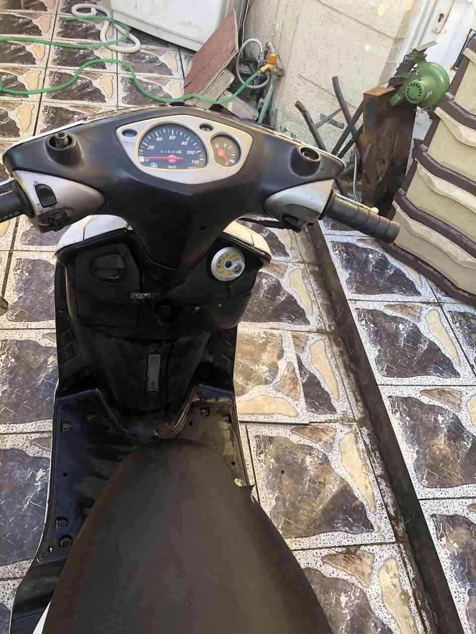 السلام عليكم دراجه سكنس ياباني سرعه ١١٠ للبيع الدراجه مكينه ابلادممفتوحه كهربائياته كله شغاله نكره سلف وهندربكل وكت السعر٤٥٠ الرقم *********** المكان حي الجهاد
