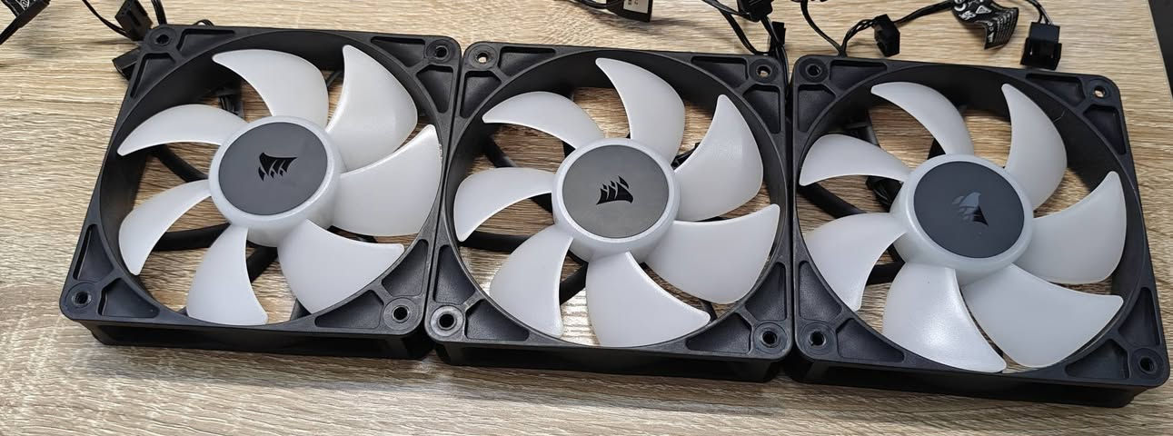 يالله سلام عليكم
كت مراوح 
Corsair rs120
غير مستخدم 
الكلحقات الي وياه كيبلين فقط
40


**إذا كنت صاحب هذا الإعلان وتريد حذفه لأي سبب، رجاءا أرسل رسالة إلى الدعم الفني**