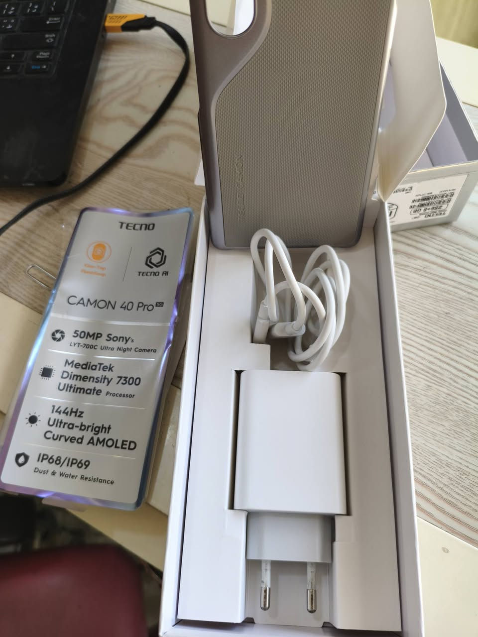 الهاتف TECNO CAMON 40PRO 5G مستعمل فترة جدا قليلة مع كامل ملحقاته 
المعالج:Dimensity7300 (قوي جدًا بالألعاب يصل الى 120فريم)
الشاشة: AMOLED بحجم 6.78
التردد: 144Hz
البطارية: 5200mAh
الشحن : 45واط شحن سريع
الذاكرة:256
الرام:  16 جيجابايت 
مكاني ديالى المنصوريه دلي عباس 
***********
