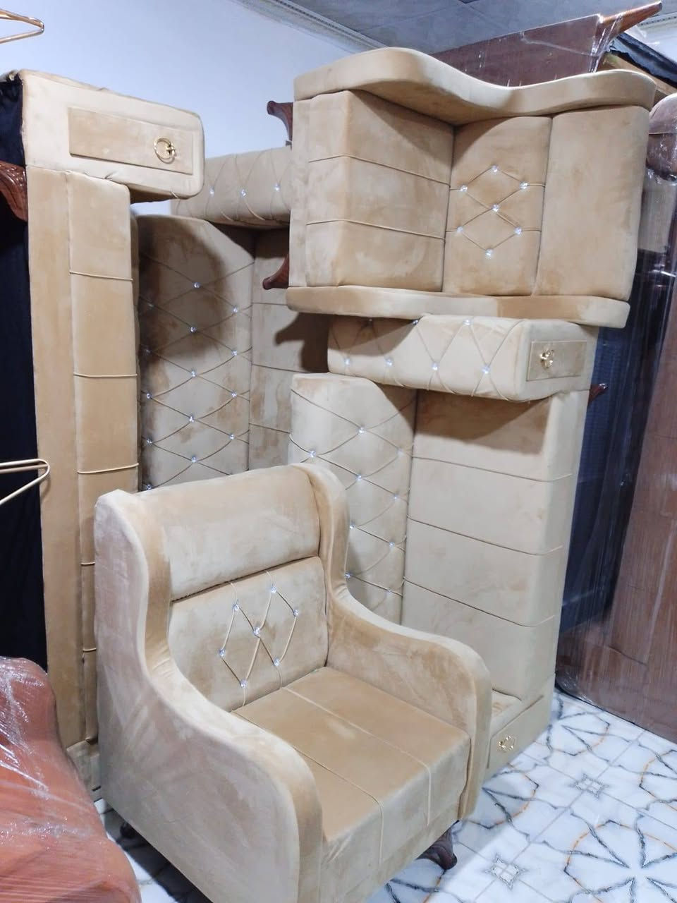 السلام عليكم اخواني واخواتي مبارك عليكم شهر رجب الاصب بمناسبة أعياد رأس السنة يعلن مجمع الاخوين للاثاث المستخدم والجديد عن تخفيضات كثيرة أسعار مناسبة في التخامة والدوواوين التركية القوية العنوان شارع ٣٠قبل نهاية الشارع ***********
