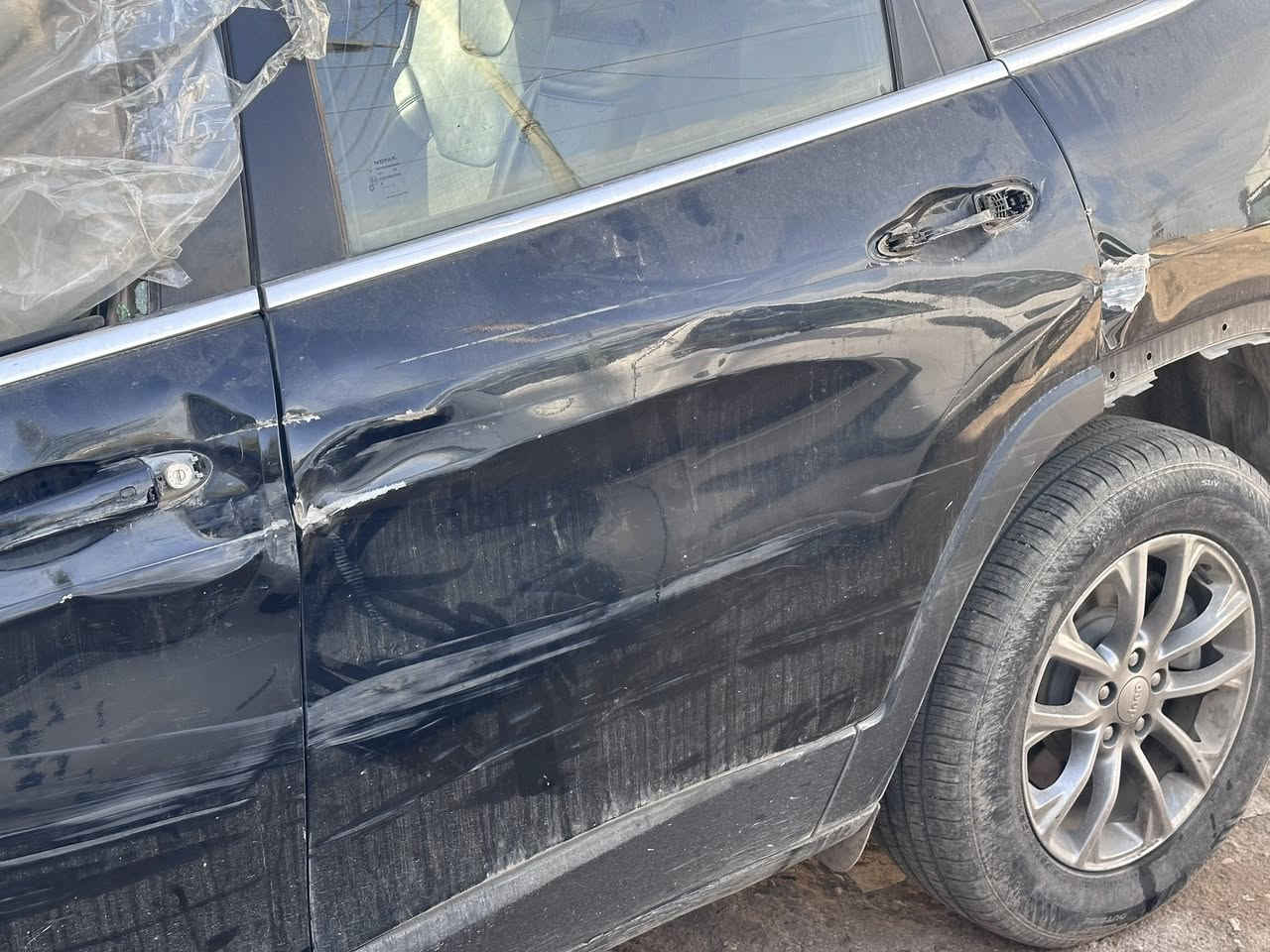 جيب بزون موديل 2019 محرك 2400
السعر من خلال الاتصال *********** او المراسله عبر الخاص
للعلم السيارة بيها حادث حالياً وكما موضح بالصورة
