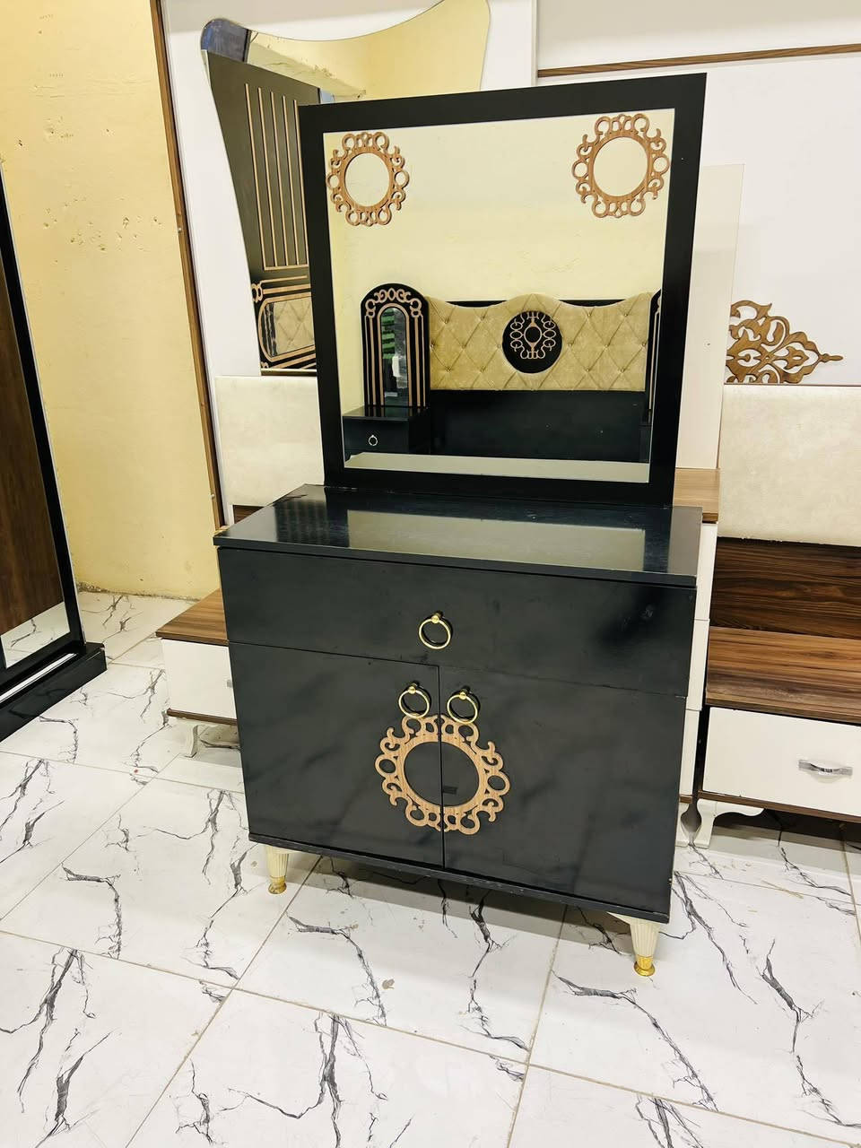 غرفة نوم تركي مستعمل نظيفة السعر ٤٠٠ وتوصيل داخل بقداد مجاني مع الشد ونقل محافضات كروة تواصل خاص


**إذا كنت صاحب هذا الإعلان وتريد حذفه لأي سبب، رجاءا أرسل رسالة إلى الدعم الفني**