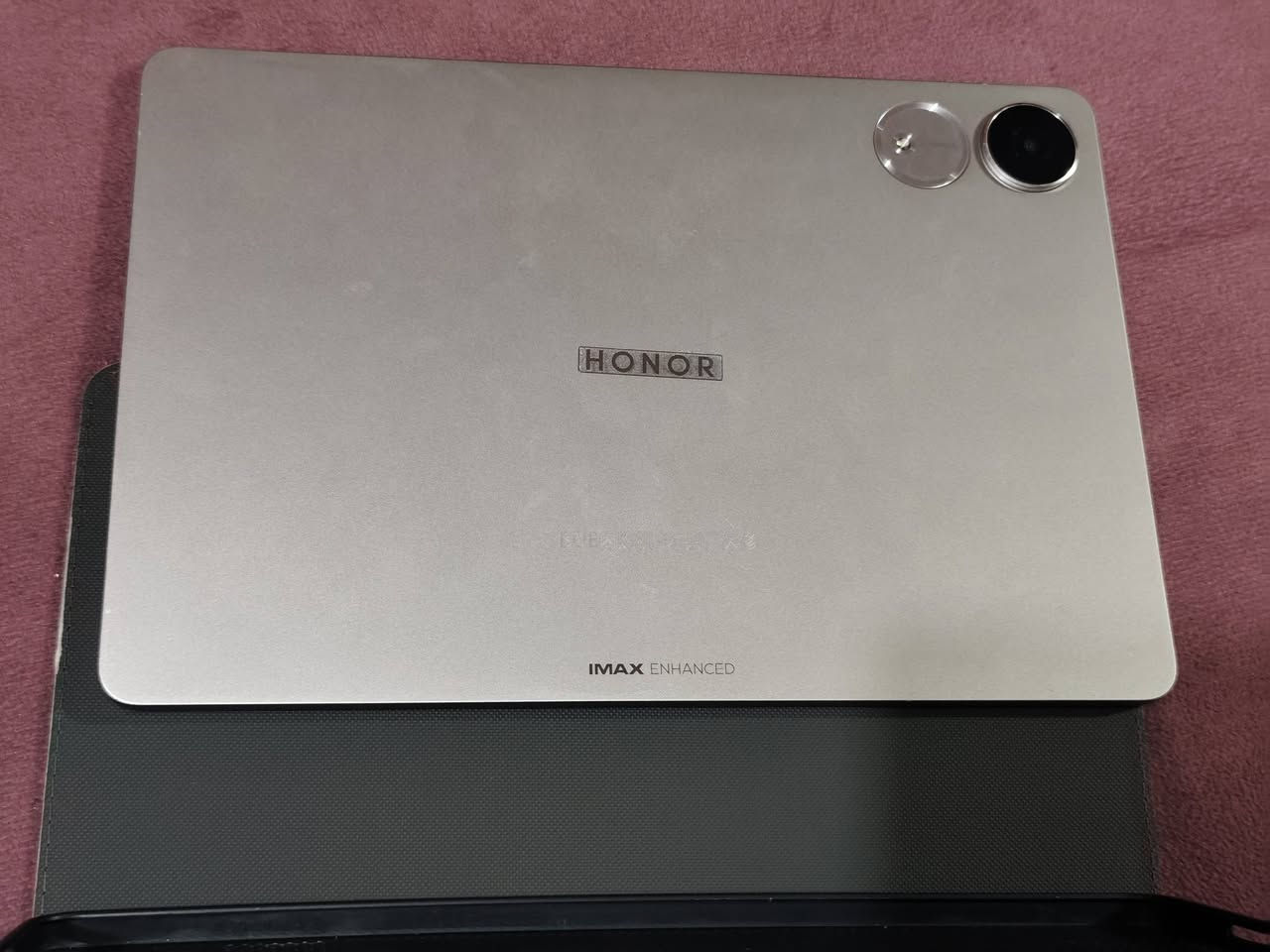 ايباد  هونر بادv9 ذاكره512وشاشه144هرتز بطاريه10000 معالج قوي  يفتح ببجي عل90 فريم جهاز نضيف بس بدون ملحقات للبيع سعره390 كربلاء حي العامل ***********
