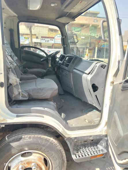 للبيع كرين ازوزة 2008 هزة و رقم جديد سنوية باسمي
كرين 3 سلايتات عدل
بدي اماراتي 3 جكات طول 5.75 ستة اله ربع
مكينه كير مكفولة 
كهربائيات وتبريد كله جديد
سيارة بلادي كرين من الامارات 
مكان بغداد البياع 
السعر 240 وبيها مجال
***********
