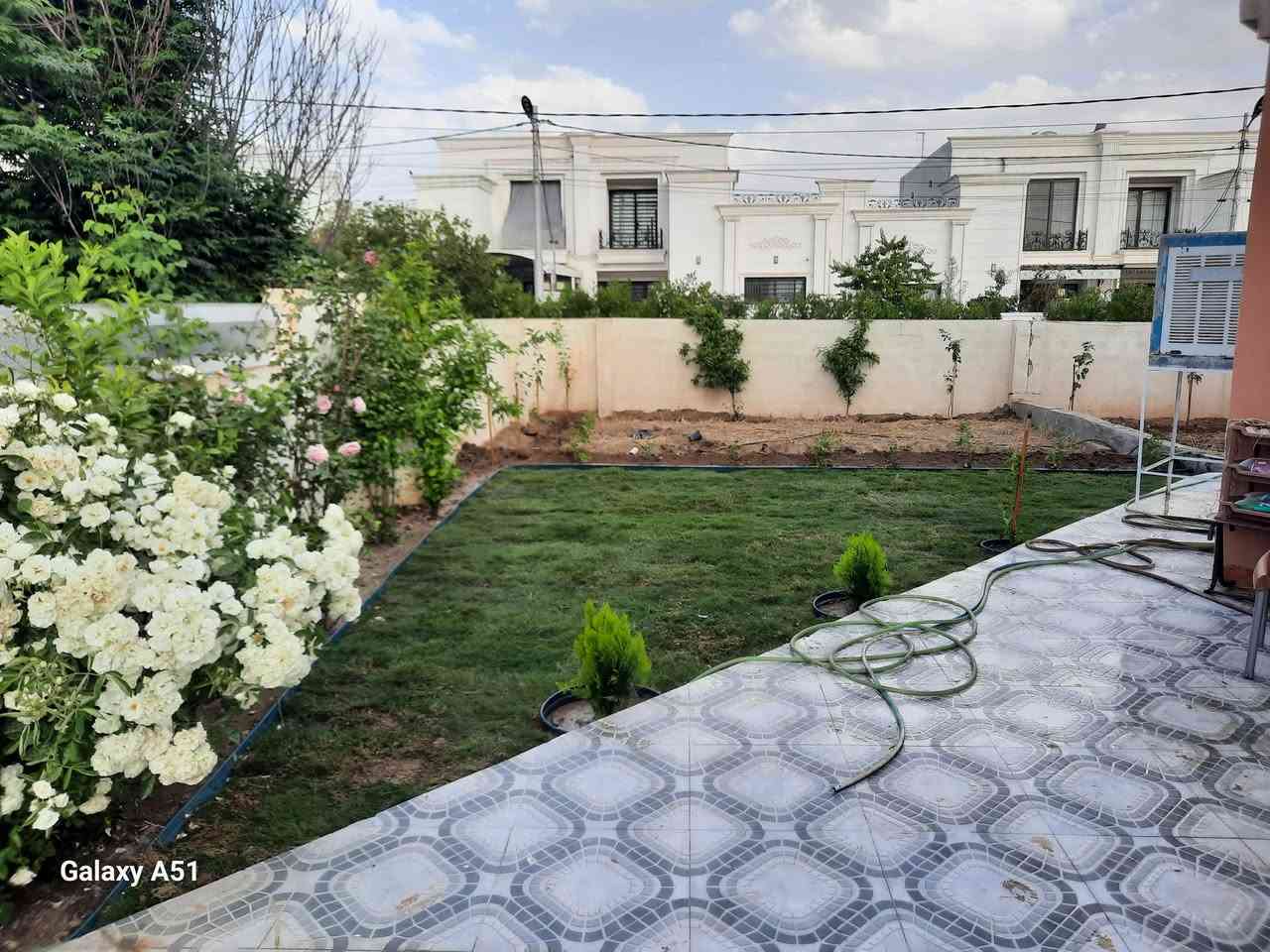 حدقجي  زرع وقص ددونيه تنضيف  ومتابعة شهري الحدائق  داخل المجمع وهاذا رقم واتساب  ***********
