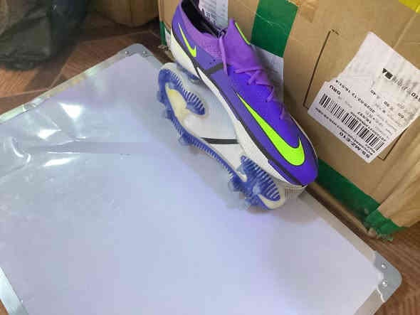 حذاء اصلي اديداس قياس 44نضافه 100%تواصل ***********
