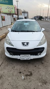 لبيع بيجو فرنسي م ٢٠١٢ شكل جديد مكينه ٢٠٠ سياره جاهزا بدون نقص كهربائي...