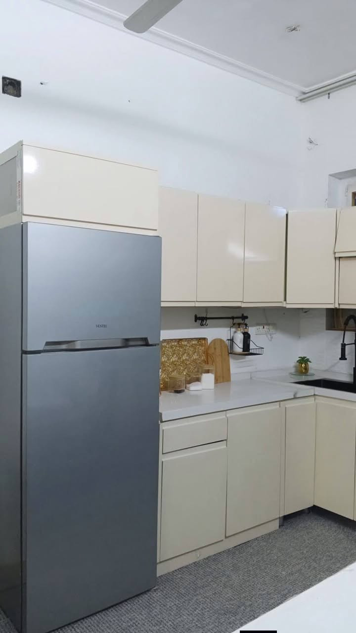 كاونتر مودرن 
داخل المنيوم خارج mdf لون اوف وايت قياس السنك 120 الكاونتر مع ملحق الثلاجة 130 شامل الخلاط وغسالة كلاصات والباترينا والسلات  سبب البيع تصميم صغير وحاليا مكانه اكبر  مع مرشحه بلازمه


**إذا كنت صاحب هذا الإعلان وتريد حذفه لأي سبب، رجاءا أرسل رسالة إلى الدعم الفني**