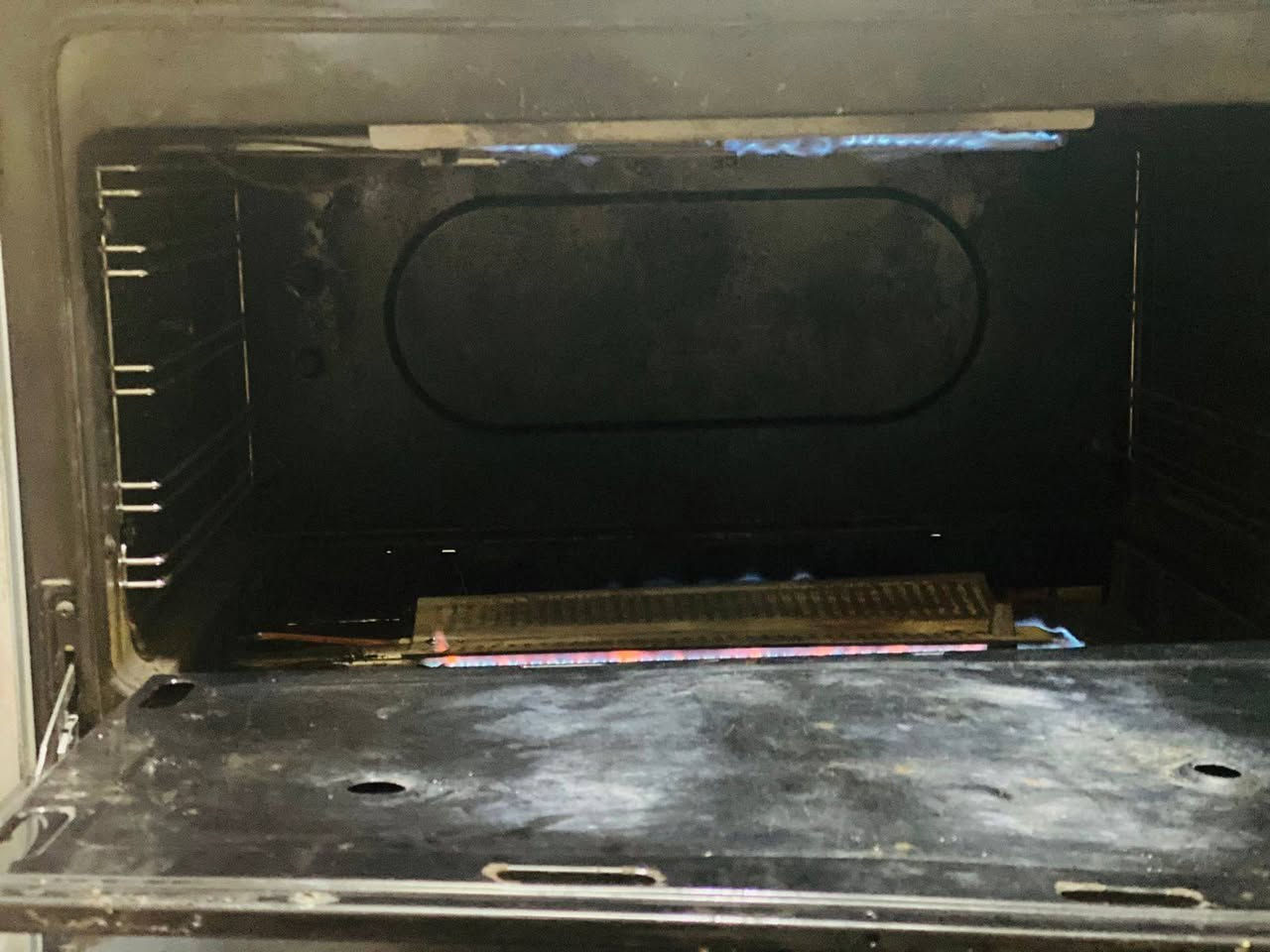 طباخ ايطالي نضيف 175وبي مجال ***********
