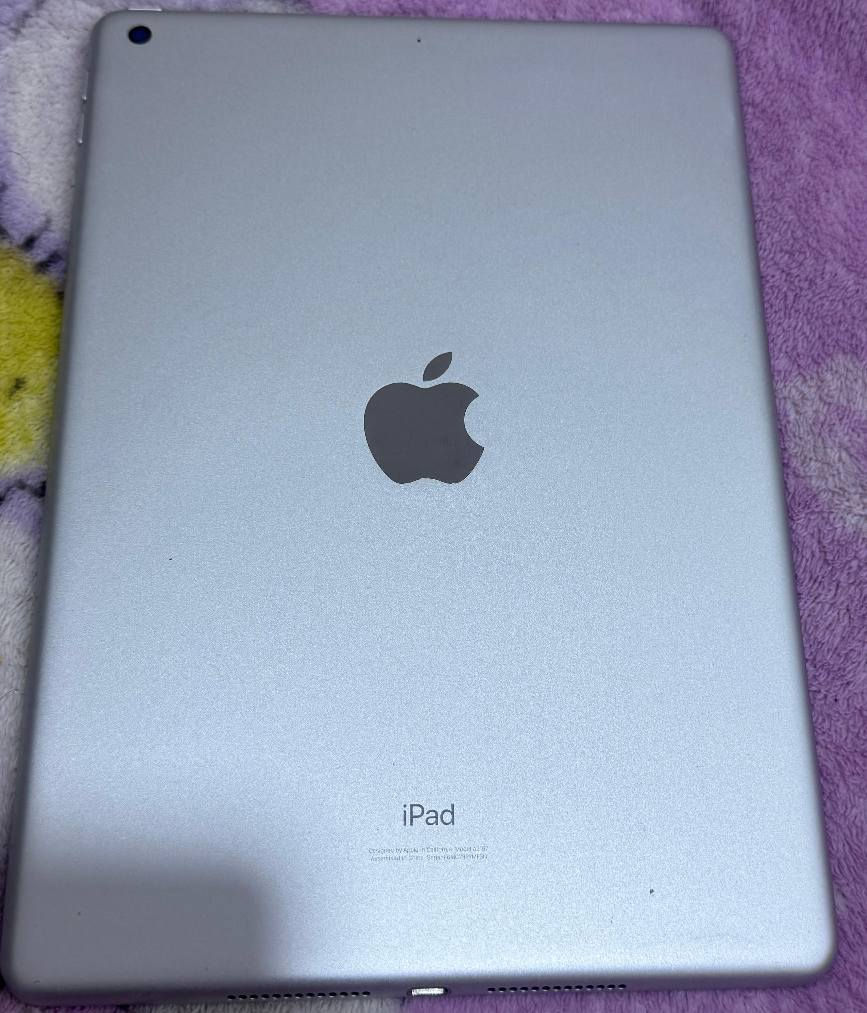 ايباد ابل 7 سفن للبيع ذاكره 32 سعر 200 وبي مجال مكان ناصريه مركز ***********
