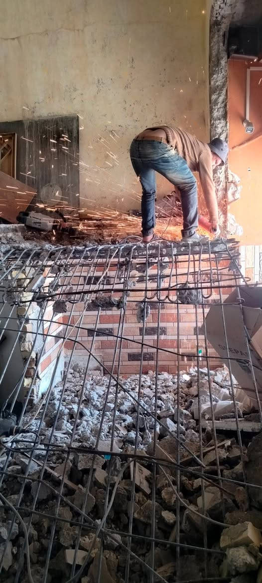 اللهم ان كان رزقي في السماء فأنزله اون كان في الارض فأخرجه وإن كان بعيده فقربه وان كان قريبا فعجله مستعدين للهدم والترميم ومعالجه التشققات الجدار والرطوبه 
***********
***********
