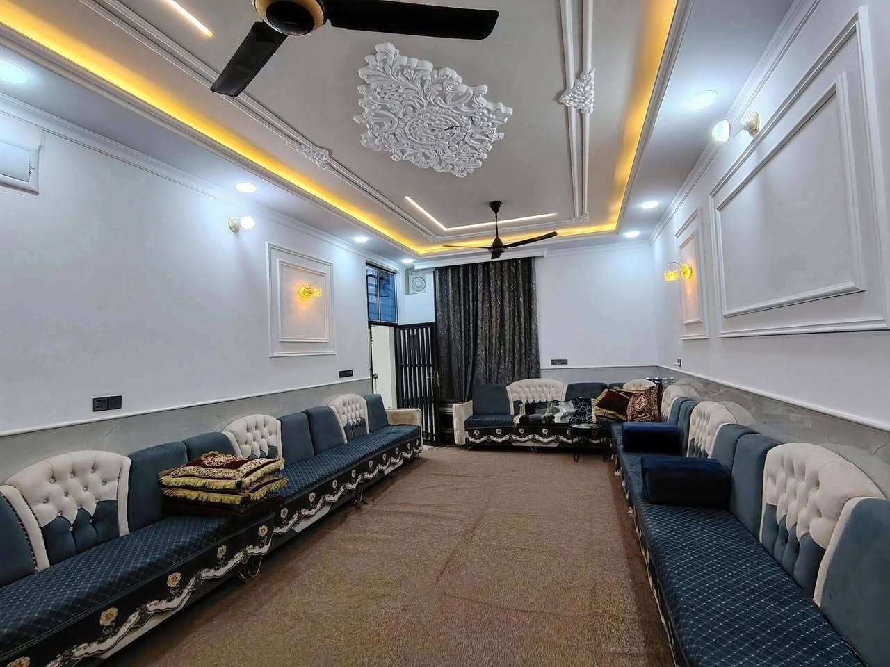 يا الله
السلام عليكم
دار للبيع المساحه 200م طابقين طابو زراعي سند 25 مع قرار محكمه مرقم من قبل البلديه يتكون من غرف نوم
عدد 4 واستقبال ومطبخ وصاله كبيره وتخاريج داخليه وخارجيه وبيت كامل من كلشي جيب غراضك وكعد
والصور كدامك للاستفسار أكثر اتصل ***********
السعر155 مليون مع المجال
عنوان المكتب شارع الصب مقابل ملحق قريه الغدير
النجف الاشرف عمود 314
