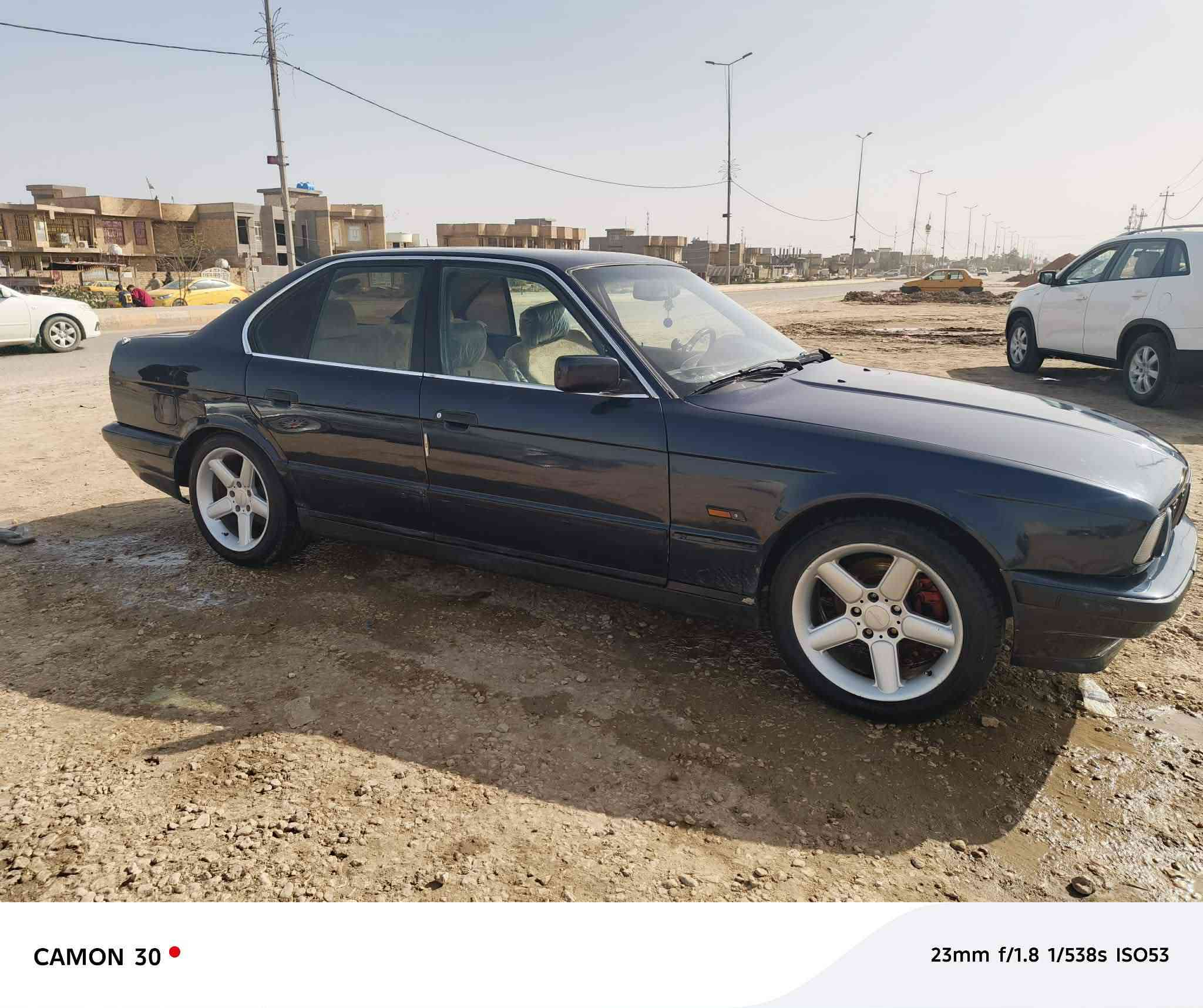 سلام عليكم بي ام 525 اصل بليتة وسنويه فئهi  سياره نضيفه  ومعمره ع ايدي كير اوتو  مكينه وكير وضفيره شرط وكفاله بلاديه. محرك 25 مسكر فانوس سعر (58)وبيه مجال   اي استفسار تواصل خاص رقم ***********
