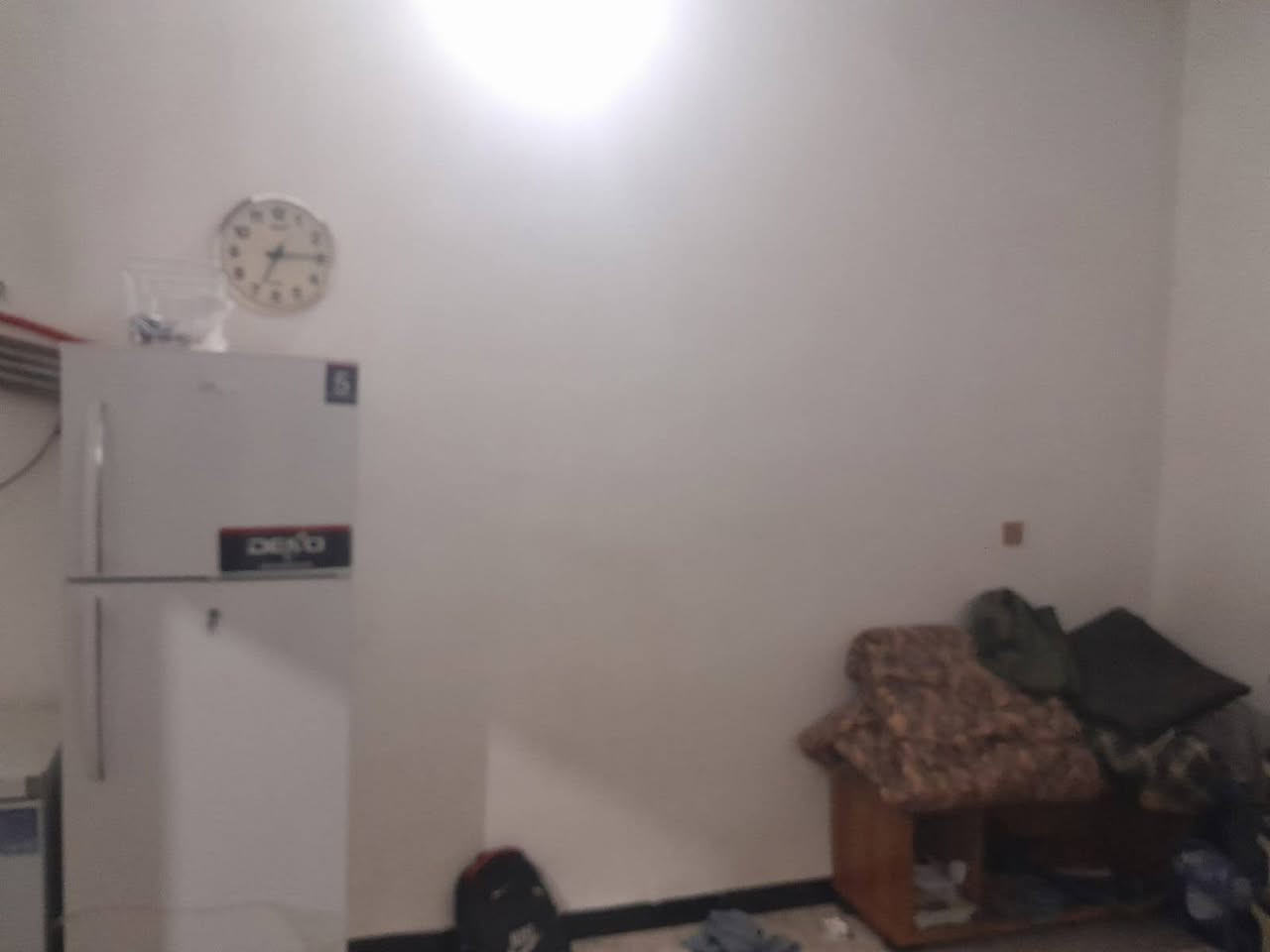 مشتمل للبيع مساحه ١٥٠متر حي المثنى خلف الخضراء خلف مدرسة ابطال العروبه طابق واحد غرفتين نوم مع بعض الملحقات المشتمل بي نواقص لبخ الواجهه ارضيه الكراج ما مطبكه والبيتونه فقط عايزها بورك سعر ٦٠ مليون وبي مجال  اتصال ***********
