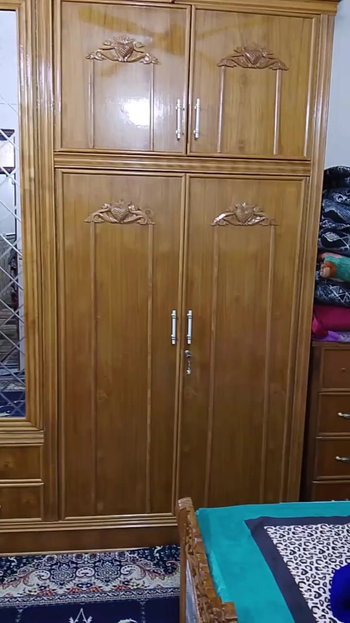 السلام عليكم كنتور خمس ابواب للبيع احطاطه السعر 700 مكانه بغداد رقم ***********
