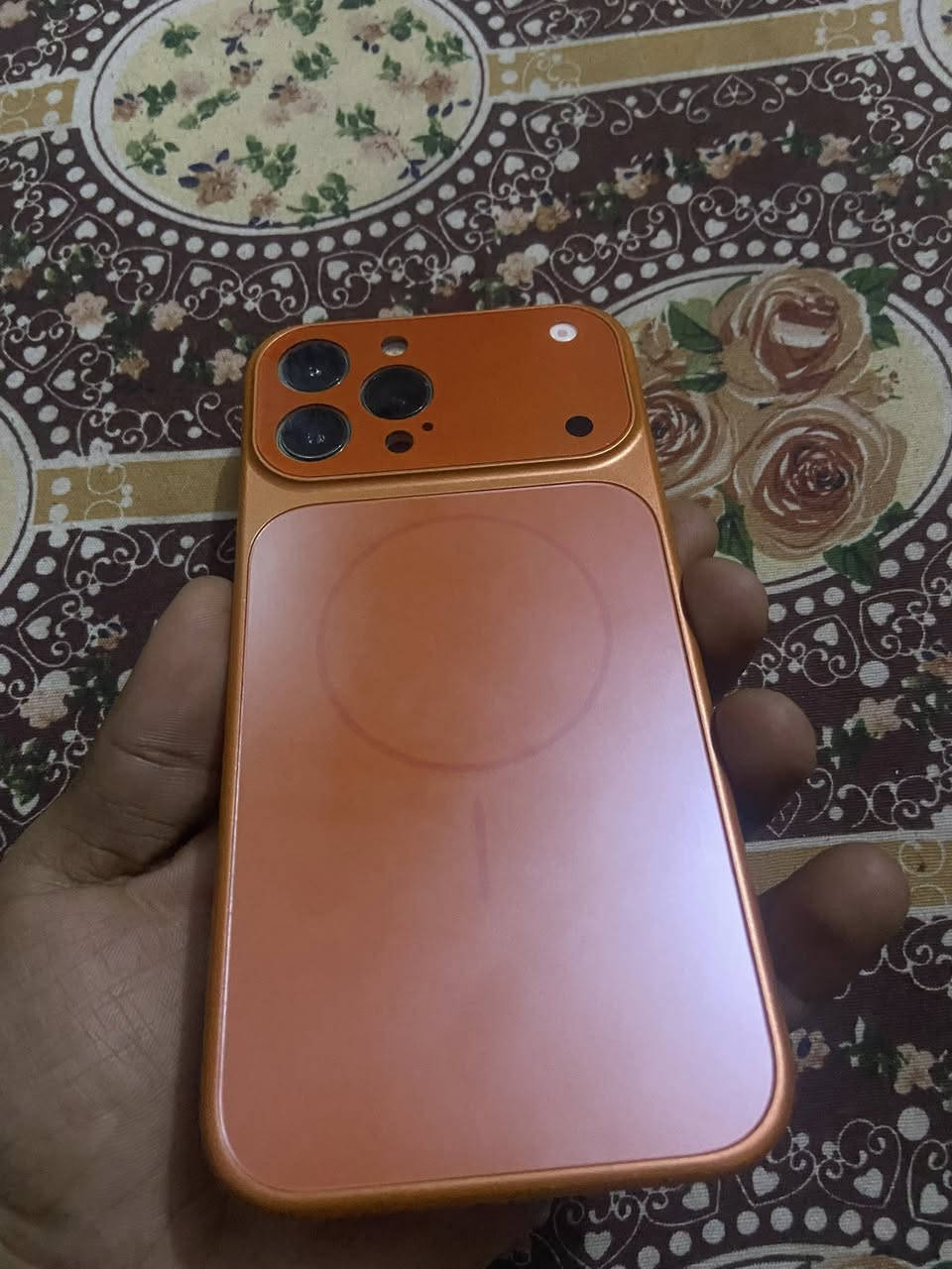 السلام عليكم آيفون ١٣ برو ماكس ذاكرة ٢٥٦ جهاز نظيف الشاصي مآبي اي شخط بس مبدل كامرة (للبيع أو مراوس) السعر (٦٠٠)   ***********
