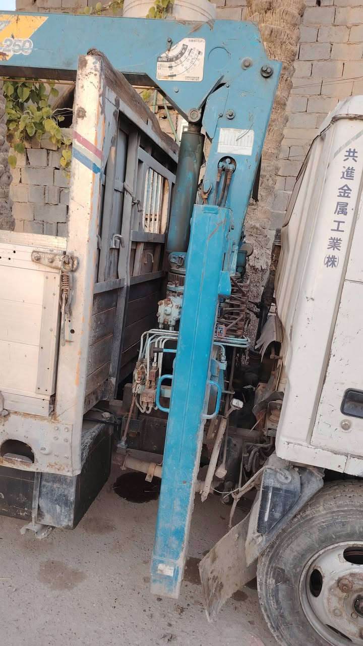 السلام عليكم 
كنتر للبيع موديل 92 رقم بغداد تحويل ثاني يوم سيارة جاهزة للشغل كرين 3 سلايت مكاني المسيب 
***********
***********
