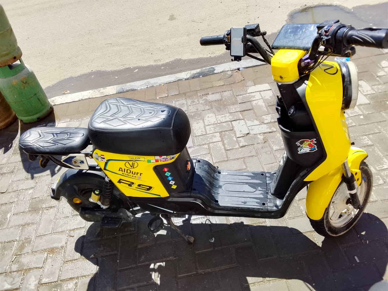 سلام عليكم دراجه ار 9 بطرياته حلوه تخبل ماتصرف سعرها 250قفل ***********
