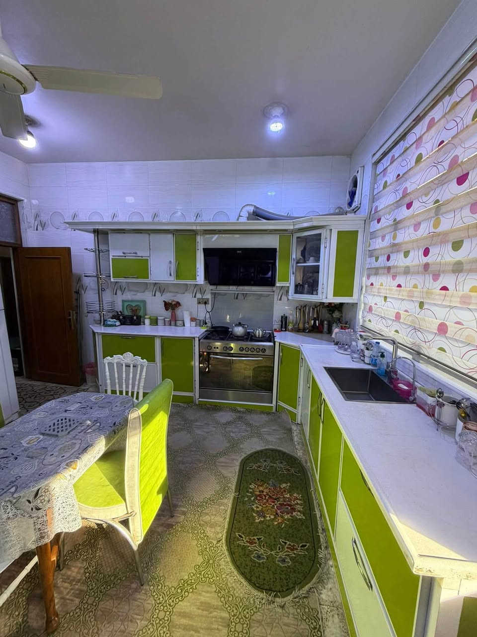 🏘️/ دار مع مشتمل للبيع المساحة ٢٠٠ م طابو صرف 

                     الواجهة ١٠ م / النزال ٢٠ م 

🧱/ بناء نظيف جداً (٢٠١٧ )  (تسليم مباشر للمشتري الدار فارغ)

   ( يباع مع الدار / سبالت عدد( ٦ ) مع كاونتر المطبخ )

الطابق الاول / مطبخ . هول . استقبال . غرفتين نوم . مجمع صحيات . گراج . صحيات خارجية 

الطابق الثاني / غرفتين نوم . مطبخ . هول . مجمع صحيات 

الطابق الثالث / غرفة نوم . هول 

المشتمل / غرفتين نوم . هول . مطبخ . مجمع صحيات 

🌏الموقع / حلة . الكرامة الثالثة مقابل مدرسة راية الاسلام قريب جداً من شارع ٦٠ 

                                ( تبليط مجاري  )

للاستفسار اكثر مراسلة الصفحة او مراجعة مكتب 

بشار للعقار والمقاولات شارع ٦٠ بداية شارع الحسينية 

***********            ***********
