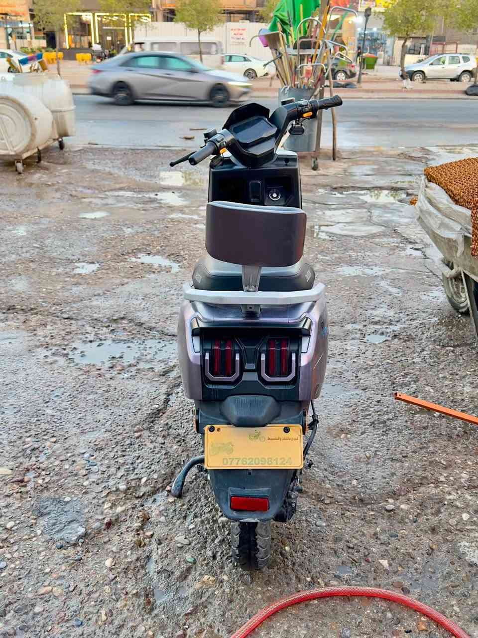 دراجة شحن دايوان🇹🇼 (اكبر حجم بلشحن)
لون بنفسجي طافي 🟣
قبل شهرين اخذتها من يوسف جوية 🔹
جاهزه للاستخدام فوراً بدون مصاريف 🔸
بيها ملاحضات بسيطه جداً
بطارية (ليثيوم) مو عاديه🔋
سرعة (100)KM ⏫
تشغيل عن بعد 🛑
نظام بارك (p) وقوف 🅿️
نظام رجوع للخلف R 🔁
لايت عالي ناصي ☑️ عدسه+زنون👁️
قفل ستيرن 🔴
شاحن اصلي سريع🔌
صندوق خلفي(جنطه)💼
دبل اشاره🚦
مثبت سرعه قفل 🎯
نظام ABS🛑
تشغيل عن بعد بصمتين وسويچ 🔑
 . .
مكان بغداد شهداء البياع📍
سعرها ٧٥٠ وبيها مجال
***********

