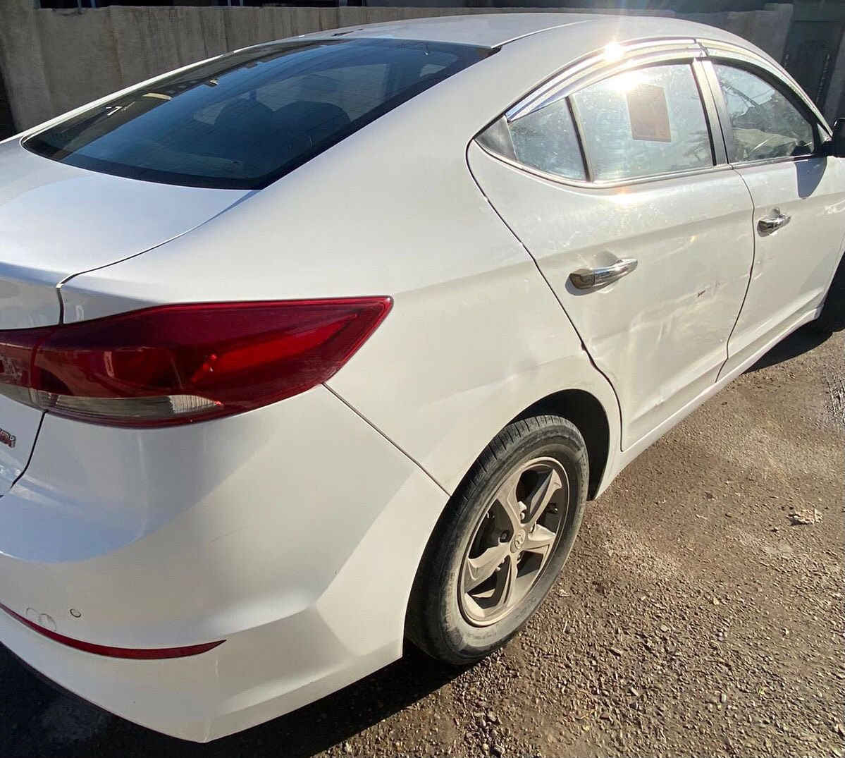 افانتي 2016 الشكل الجديد
محرك 1600 GDI خليجي
محرك جديد گص حاوية من سيارة ادوات 
عدد الكيلومترات 25,000 
حادثها كما موضح بالصور 
المواصفات :
تحكم ستيرن 
تدفئة بالكشن والستيرن
تبريد قطعتين 
اشاير بالمري شفط
بلوتوث + AUX
تخم تايرات جديد 
ادامة جديدة بلكات وفيت بم جديد اصلية
نظام محاكاة
نظام قيادة ( Normal , ECO , SPORT )
والمواصفات البقية المعروفة 
السيارة يرادلهة تلحيضات بسيطة
مكان السيارة بغداد للتواصل ***********

السعر : ١١٧ وبي مجال
