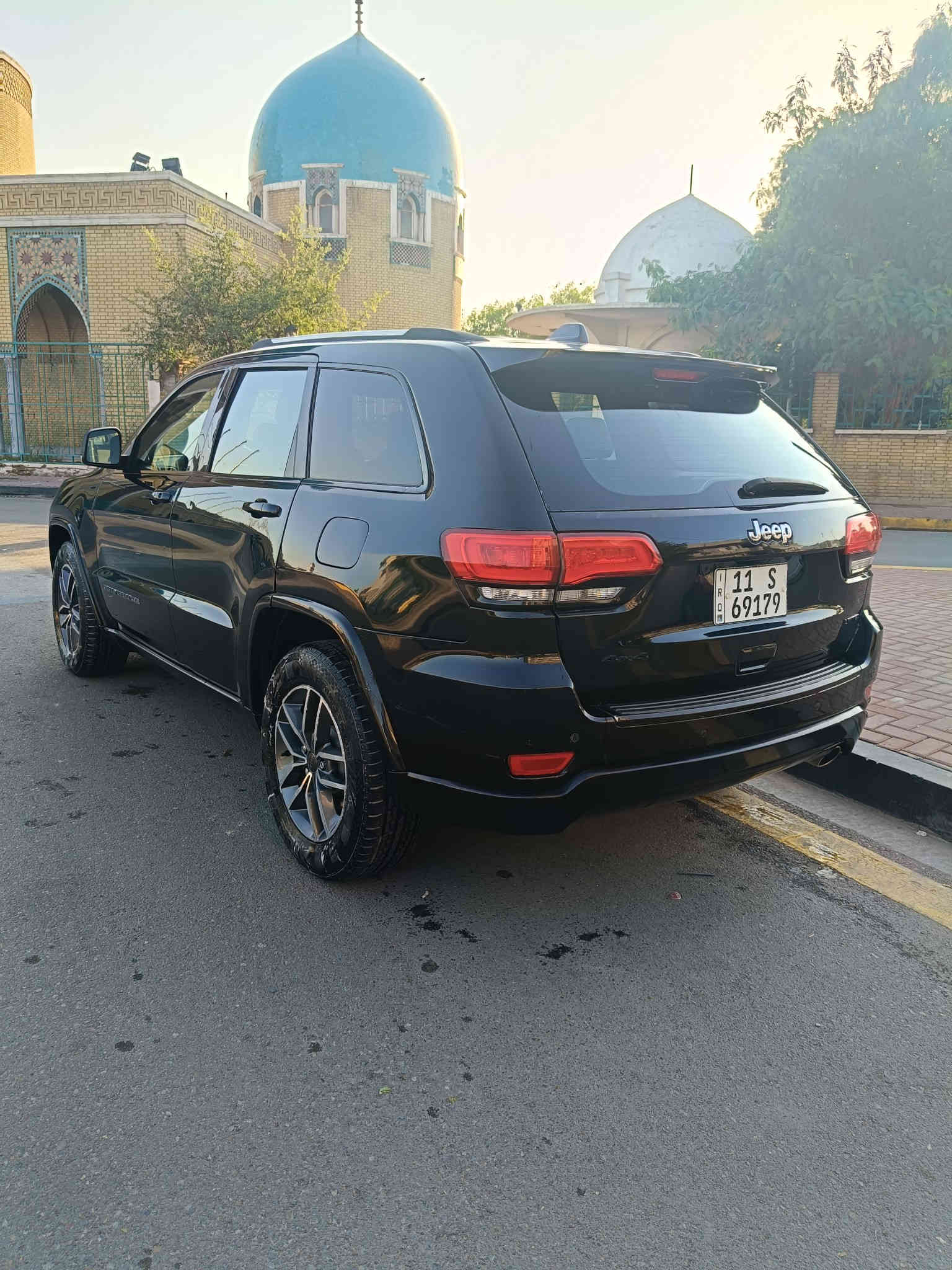 الاتصال ***********
السعر 210
مكاني بغداد الاعظمية
فول مواصفات  الموديل :2019 المحرك : V6.  3.6L . 
 المواصفات :
* قيادة ذاتية عند المنعطفات.   
* تحذير النقطة عمياء ⚠ .
* نظام تحذير عند تجاوز السرعة المحددة. . 
* تعديل وضعيات مقود السائق كهربائيا. 
* مرايا تعتيم ذاتي. 
* المرايا الجانبية قابلة للطي . 
* نظام الصوت من ماكنتوش مع 19 سماعة. 
* ويل قياس 18 .
* سقف بانوراما .  
* شاشه كبيرة
* نظام الخرائط (GPS) .
* عرض خرائط الطريق على لوحة القيادة.
* المصابيح الأمامية زنون .
* كشافات الضباب زنون . 
* دخول ذكي. 
* تشغيل عن بعد .
* الصندوق الخلفيي كهربائي .
* داخل جلد طبيعي 
* ذاكرة لحفظ وضعيات الجلوس للسائق. 
* المقاعد الأمامية كهربائية .
* المقاعد الأمامية تبريد وتدفئة .
* المقاعد الخلفية تدفئة .. 
* حساسات خلفية . 
* مكيف خلفي  
* تدفئة ستيرن . 
* مانع تصادم خلفي .
* بلوتوث تلفون . 
* محدد سرعة . 
* نظام التشغيل والاطفاء الاوتوماتيكي .
* نظام بريك اوتماتيكي .
صور الحادث مرفقه صبغ صفحه الأيمن مع جزء من التكمه مع جاملغ ايسر خلفي .
