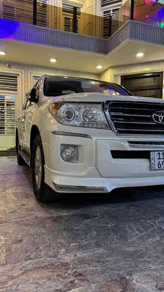 السلام عليكم                                                                     
لاندكروز موديل (2015) للبيع 
بريم اصل ام الطفايه 
رقم انكليزي الجديد بأسمي
السياره ماشيه 110 الف حقيقي السياره خير من الله 
مواصفات السياره 
-مري شفط
-محرك 6 سلندر 4000 سس
-حساس امامي خلفي 
وباقي المواصفات معرفه…
السياره مكفوله كفاله عامه من محرك وكير وصبغ 
فقط الدعاميات مصبوغه للجماليه 
السعر 430 
***********
