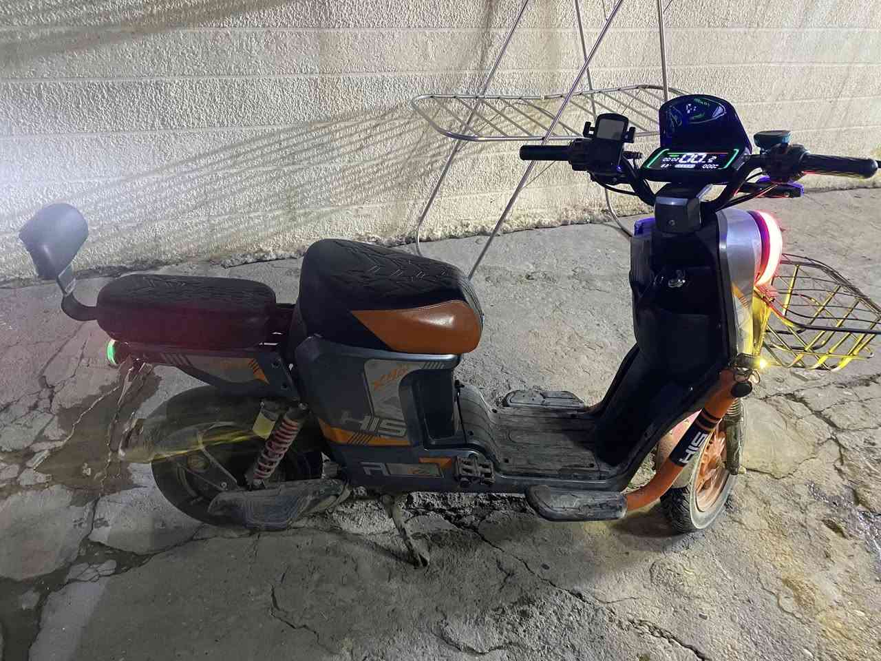 اسلام عليكم ماطور شحن  مناقصو  اي شي كلو شغال بطاريات ما بيها شي الماطور جاهز   السعر ٤٧٥  وبي مجال متواجد على الفيس هذا رقمي ***********
