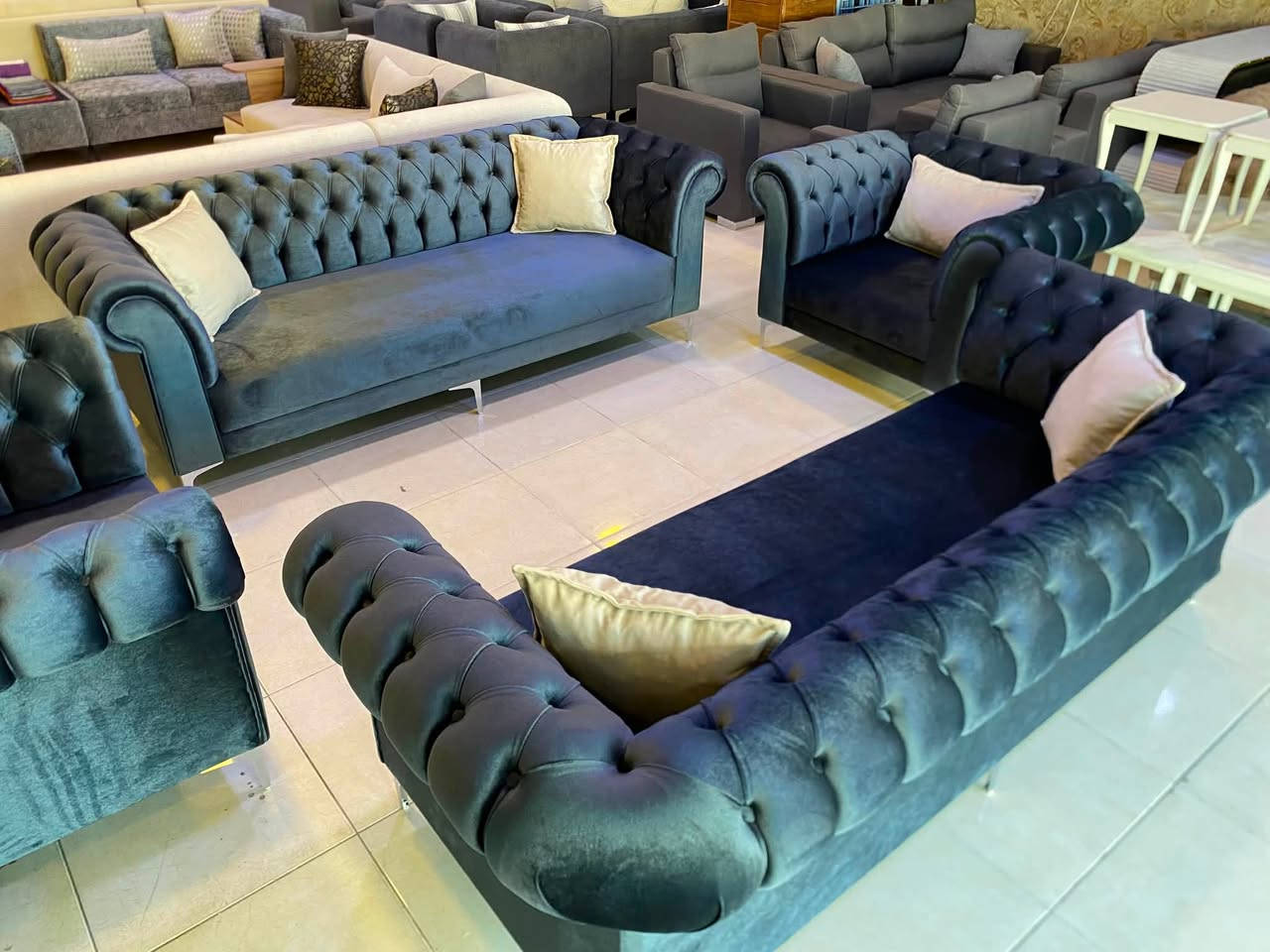 🛋️موبليات لا ماسو 🛋️
عرض خاص السعرمليون و50  الف فقط 
تخم مودرن 8 مقاعد - تركي أصلي 🇹🇷  
✅ خشب زان درجة أولى + قماش بيبي فيس  
يتوفر توصيل 🚚 الى جميع محافظات العراق

للحجز الفوري راسلنا واتساب☎️:***********  
📍العنوان اربيل سايدين المنارة مقابل سوق اللنكة الجديد مقابل عمارة F
⏰ يومياً من 10 صباحاً لـ 11 ليلاً
‎ ‎
