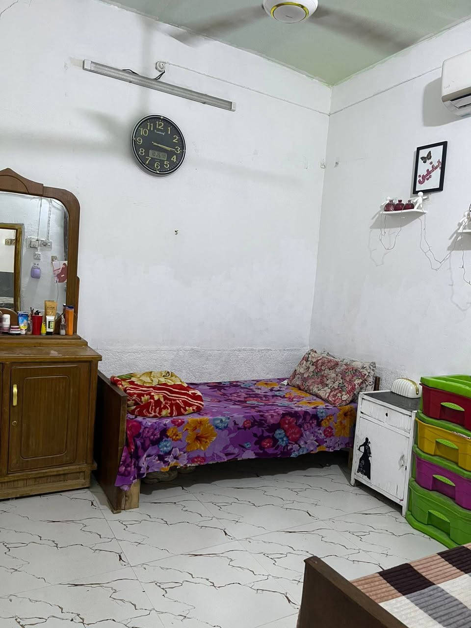 بيت للبيع 100متر بحي الجمهوري قرب سوق الخضار طابقين ***********
