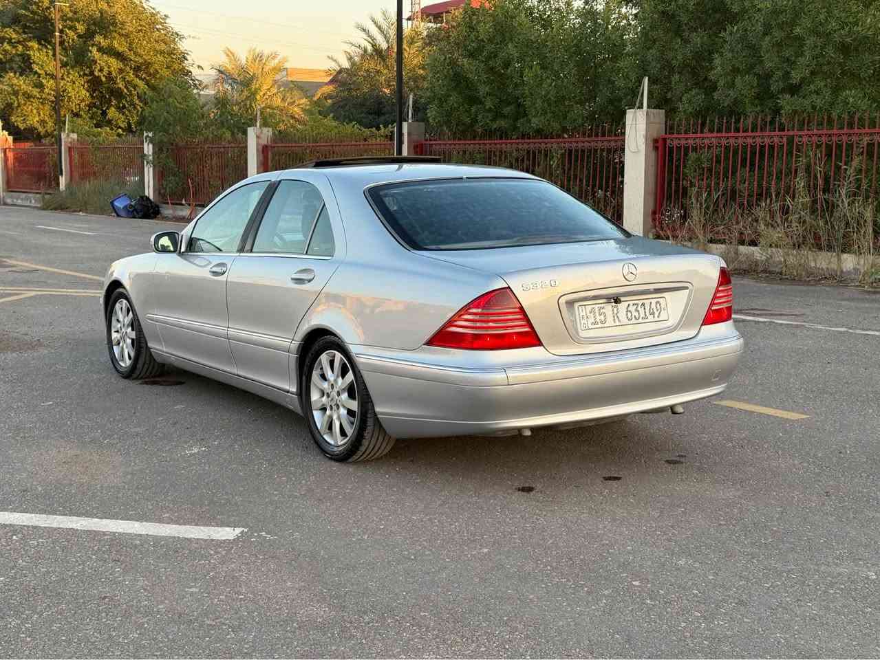 مرسيدس غواصه s320 موديل 2000 باب قصير محرك V6
سته سلندر بلادي اللون سلفر ،، السياره فول مواصفات ( نظام جوبلس بلادي ) صبغ عام مكفوله من اي ضربه ومكفوله من اي خياس ،، محرك وكير جدد ،، صيانه كامله لمنظومه الجوبلس ،، غرفتها جديده ،، السياره مناقصها اي شي 
رقم انبار دولي الجديد وبأسمي سنويه وهزه جدد 
المكان بغداد حي الجامعه ،، السعر 113 ورقه
*********** بغداد, العراق

