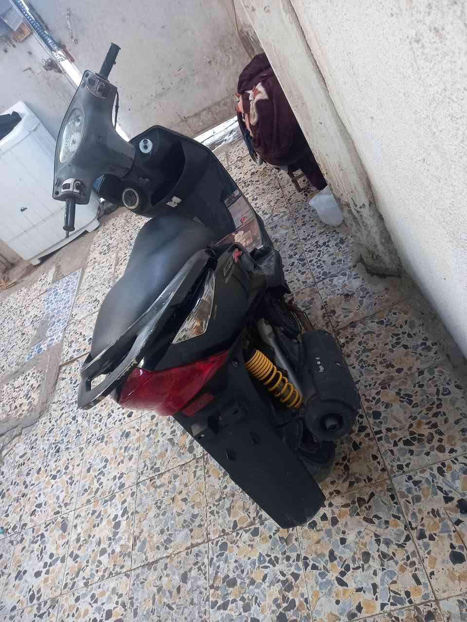 دراجة جديدة صالهة ٨ ايام من نزلناهة من الحاوية الاتصال علة هاذة الرقم ***********
