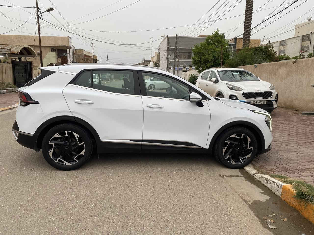 السلام عليكم
سبورتج ٢٣ للبيع خليجي رقم اربيل الجديد بأسمي 
فول مواصفات عدا البانوراما 

1-بصمة عدد ٢
2-حساسات امامي + خلفي
3-تدفئة ستيرن + كشنات
4-بصمة أبواب 
5-فول تحكم ستيرن
6-تبريد قطعتين 
7-ويل كب عدد ٥
8-أشاير بالمري
9-لايت زينون متحرك + LED
10-ترحيب أبواب 
11-داخل لونين
12-تشغيل عن بعد
13-اوتو هولد
14-شفتات ستيرن
15-درايف مود ٤ وضعيات قيادة
16-هاند بريك بصمة 
17-مانع انزلاق
19-نظام منحدرات 
20-مثبت سرعة 
21-كشنات كهرباء 
22-كاميرا خلفية دوارة 
23-ابل كار بلي
24-مري شفط
وبعد بيهه هواي مواصفات السياره مكفوله من الصبغ والضربه والبارد 
السعر ٢١٠$ وبيهه مجال بسيط 
***********
