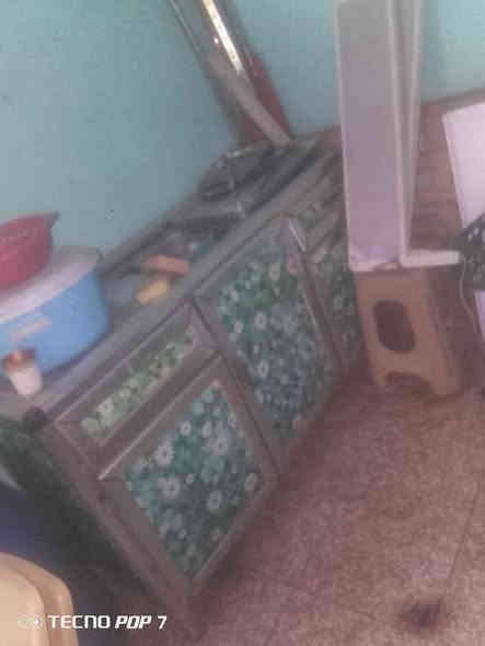 سلام عليكم غراض كافتريه كاملات مجمده وشوايه كباب وسنك وميز كافتريه كلهن ٥٠٠  مكلف بيهن العلكايه شارع العريض قرب جامع حي الزهراء ع ***********
