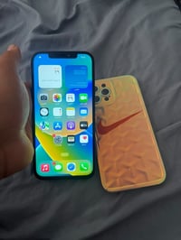 ايفون 12بروماكس ذاكره 256 جهاز نضيف شرق وصطAAAمبدل شاشه فقط ضهر فطر بص...